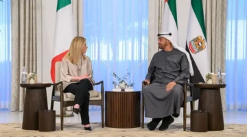 محمد بن زايد يبحث مع ميلوني وستارمر تأثير التصعيد العسكري على أمن المنطقة